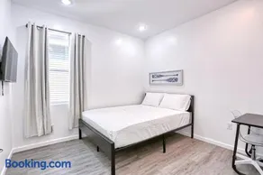Newly Built Lake House Near NYC EWR MetLife AD Mall - Image 1