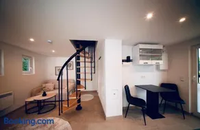 Tiny House - Image 3