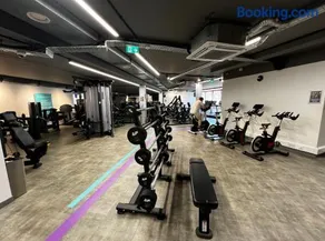 Multiple 2-Bedroom Apartments near Harry Potter Studios - 2-Minute walk to Bushey Station - 20 Minutes to London Euston - Ideal for Families & Business - Free Parking - Image 4