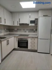 Apartamento reformado con piscina y vistas - Image 4