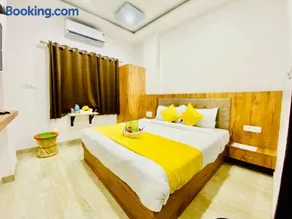 Hotel Vallabhgarh at Pichola Lake Nathi Ghat Brahmpole Udaipur - Image 2