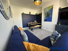 Seaside Apartment close to beach, town, station - Image 2