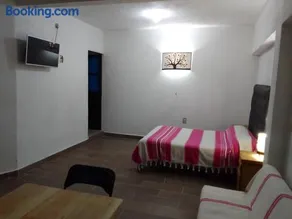 Refugio privado a pasos del centro - Hospedaje Casa Cortés - Image 5