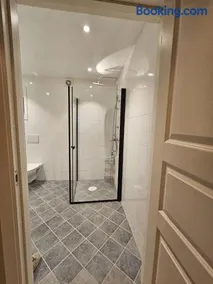 6-Bedroom Apartment with Scenic Views - Image 2