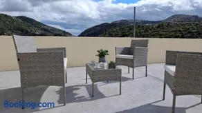 Saint George Terrace House - Image 3