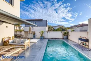 Sublime Maison Moderne avec piscine - Image 3