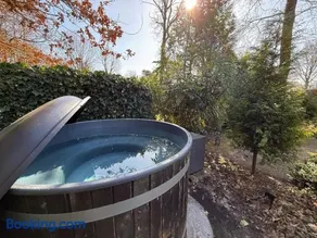 Boshuis Bubbels Wellness Chalet with Private HOTTUB and SAUNA - Super Holiday House with Huge Garden and Private Parking Space - Veluwe Holiday Voorthuizen - Image 1