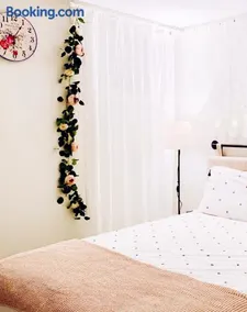 Modern Studio for 2 - 15 mins to Downtown - Free Parking - Image 1