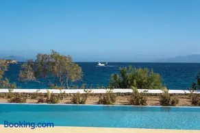 Golden View Villa with Private Swimming Pool - Image 1