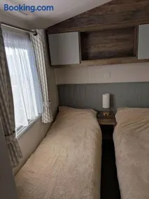 3 Bedroom White Horse - Near Park - Pet Friendly - Image 3