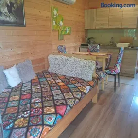 Domki i apartamenty nad jeziorem solińskim z basenem I widokiem na góry - Image 2