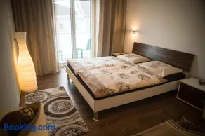 Kronlachner's Apartment - Image 1