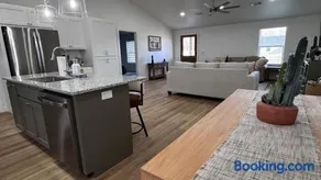 Lucky Cowboy Lodge Near WinStar - Cozy 3BR Home - Image 4