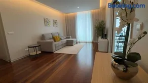 LA VIE Center Flat - Image 1