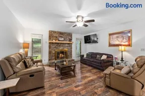 Asheville's Ultimate Retreat with Hot Tub Ping Pong Table Pool Table Lots to do Family Friendly - Image 3