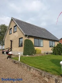 Lovely Holiday Home With Views Of Fields - Image 2