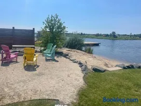 Lake Front 4 Bedroom Home with Hot Tub & Sauna - Spa House - Image 1
