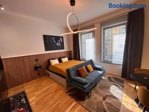 Modern Escape in Award-Winning Residence - Image 4