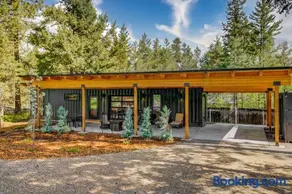 Two Pines - Unique container home w/hot tub - Downtown - Trailer Parking - Pet friendly - Image 3