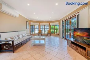 Sunny 5BR House with Private Pool in Carlingford - Image 3