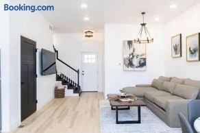 Lakehouse Luxe - Image 1