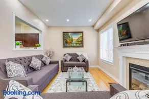 Avid vacation palace in Castlemore , Brampton - Image 5