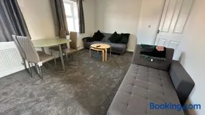 Cosy 2-Bed Maisonette-Aylesbury-Free Parking - Image 4