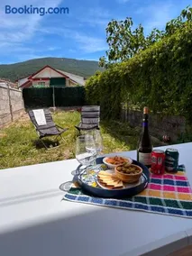 Casa rural en La Adrada con jardín - Image 1