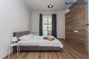 Sunny and Modern 1BDR Apartment in the Center - Image 2