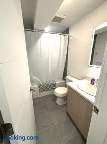 2 bed & 1 bath Lower Garden level suite - Image 1
