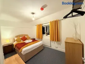 Comfy, king bed families & Contractors welcome - Image 5