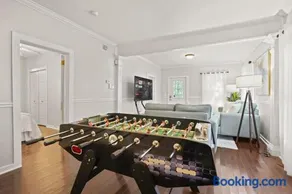 Midtown 2BR Home Near DT and G Aquarium - Image 3