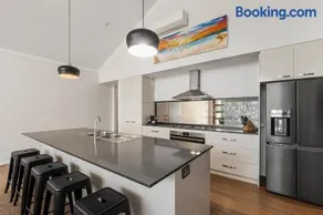 Gum Nuts - New House, family friendly & big groups - Image 3