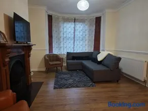 2 bed flat - Image 2
