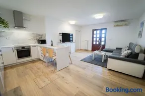 Apartment Moon - Image 2