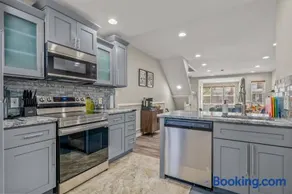 Uptown Gem! Immaculate-Comfort-Character! - Image 5