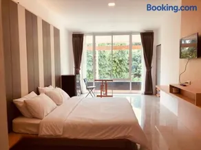 Pai Casita walking street - Image 1