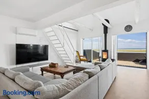 Spacious Holiday Home By Sea For 14 Guests - Image 1