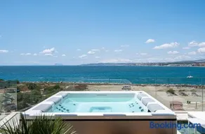 Luxury Front Line Beach Apartment - Image 2