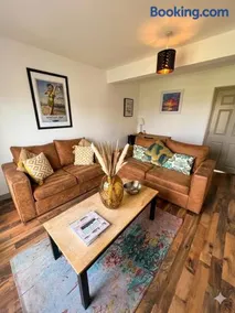 Hightide Seaside Apartment with Beach & Spanish City Views - Image 2