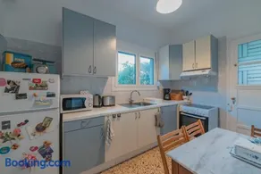 Vintage-style Garden Apartment - Image 2