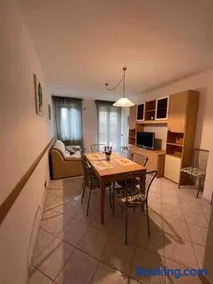 Appartamento tranquillo con patio e piscina - Image 4