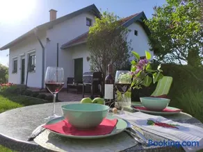 Szőlőhegyi házikó - Cottage in the vineyard - Image 1