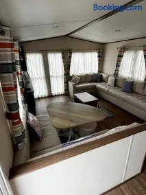 166 unity beach central location sleeps 8 pet friendly caravan - Image 3