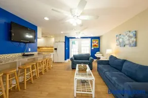 Just steps to Duval- Sleeps 10- Heated Pool House - Image 2