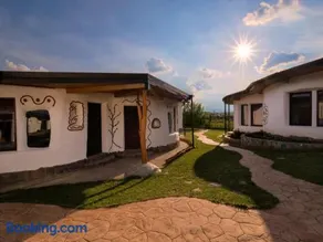 Cob Village - Casute din lut, self check-in, experienta in natura - Image 1
