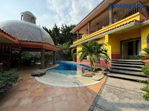 Los Encantos - Image 1