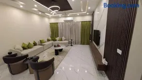 LAHORE VILLA 1 Kanal Ground floor 2 beds, 2 bath, 1 living room, Kitchen ,dinning room - Image 2