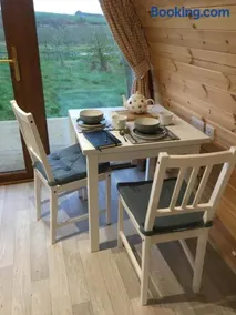 Orchard Luxe Glamping Pod - Image 5