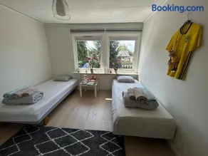 Två sovrum fyra sängar Koppla av med hela familjen i detta fridfulla boende - Image 2